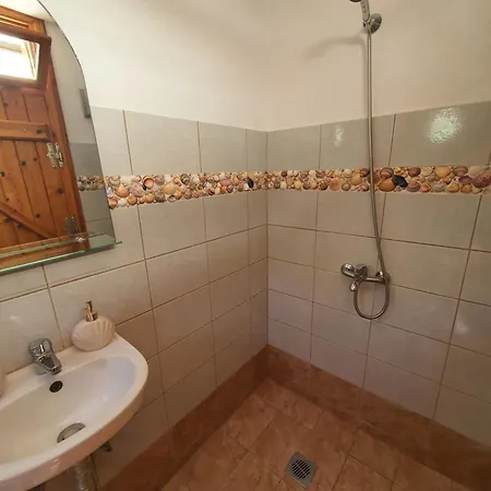 Doukas By The Sea-little Paradise-beachfront Appartement