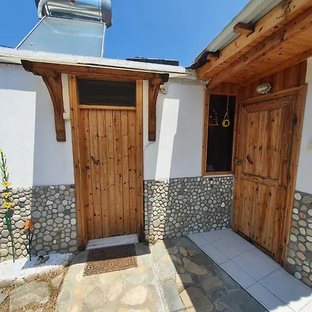 Doukas By The Sea-little Paradise-beachfront Appartement *